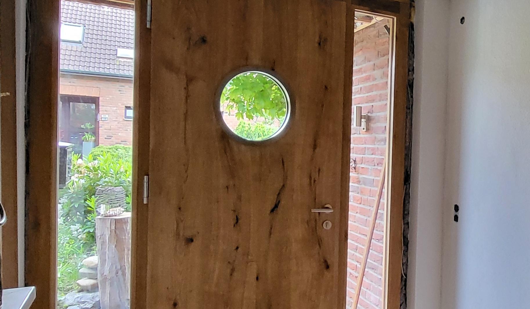 Haustür mit Glas-Elementen