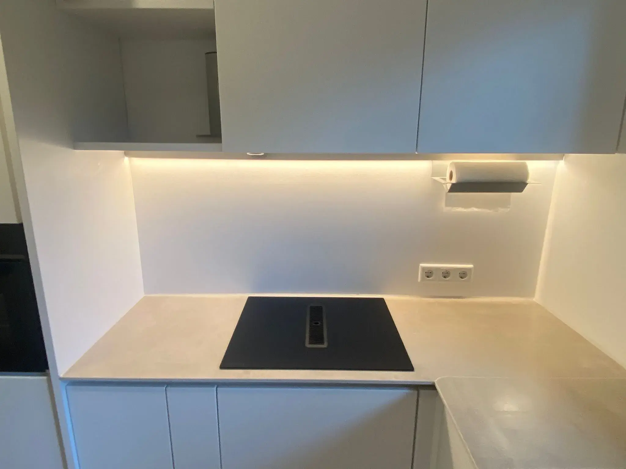 Häcker Perfect Soft Blaupunkt Muldenlüfter Linero Lichtleiste