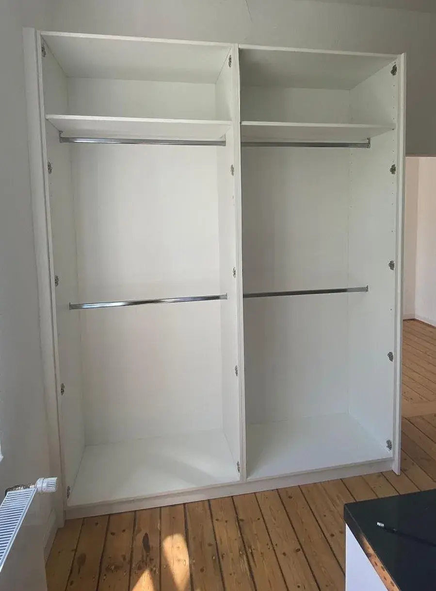 Einbau Kleiderschrank zwei Ebenen Altbau