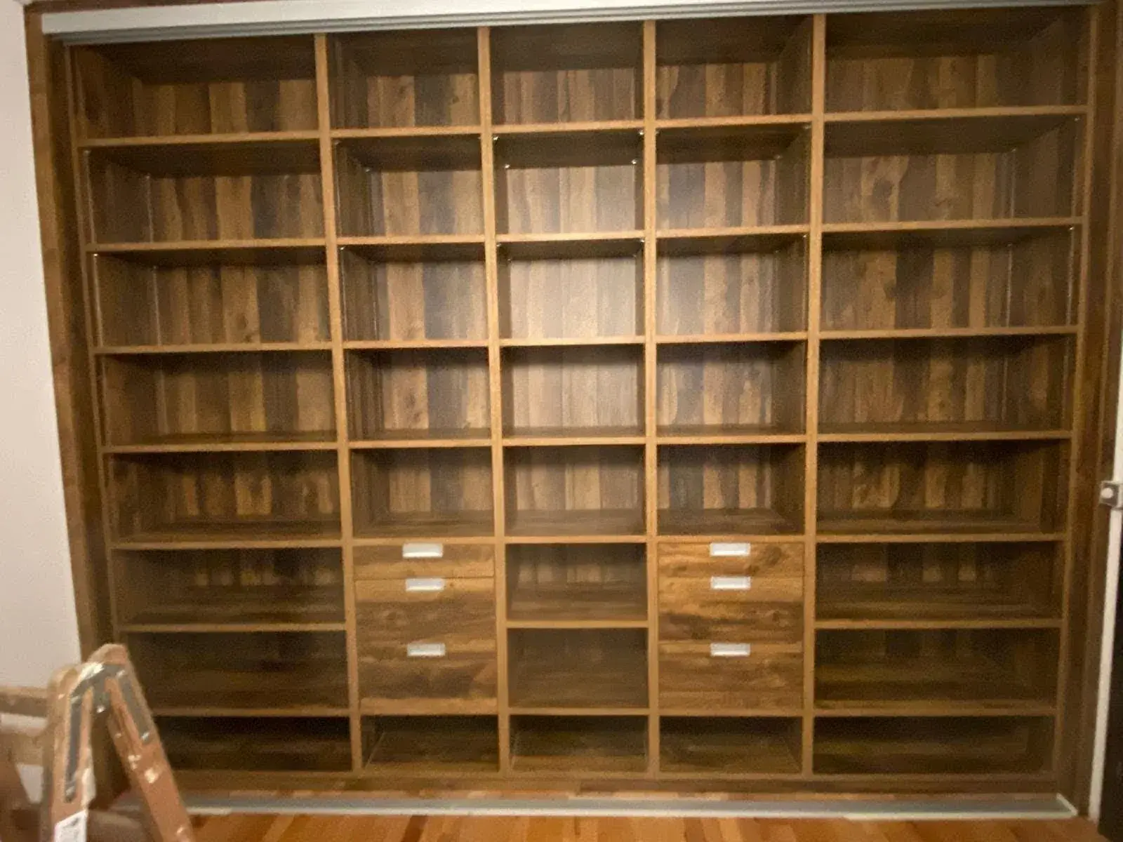 großer Einbauschrank Nussbaum Bibliothek