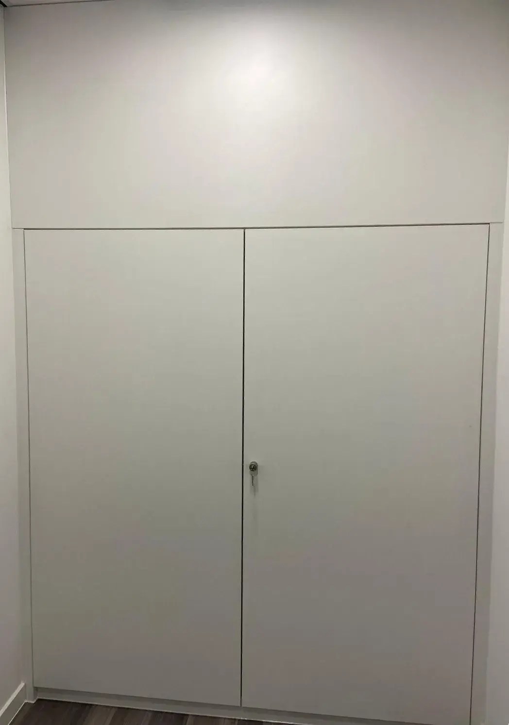 Einbauschrank weiß Nische
