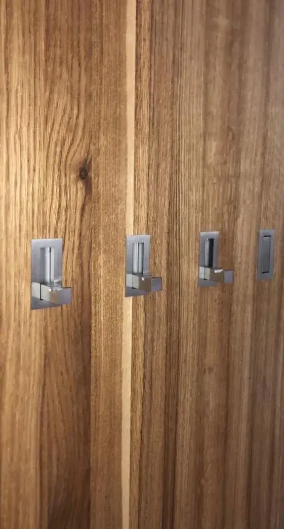 Ausklappbare Garderobenhaken