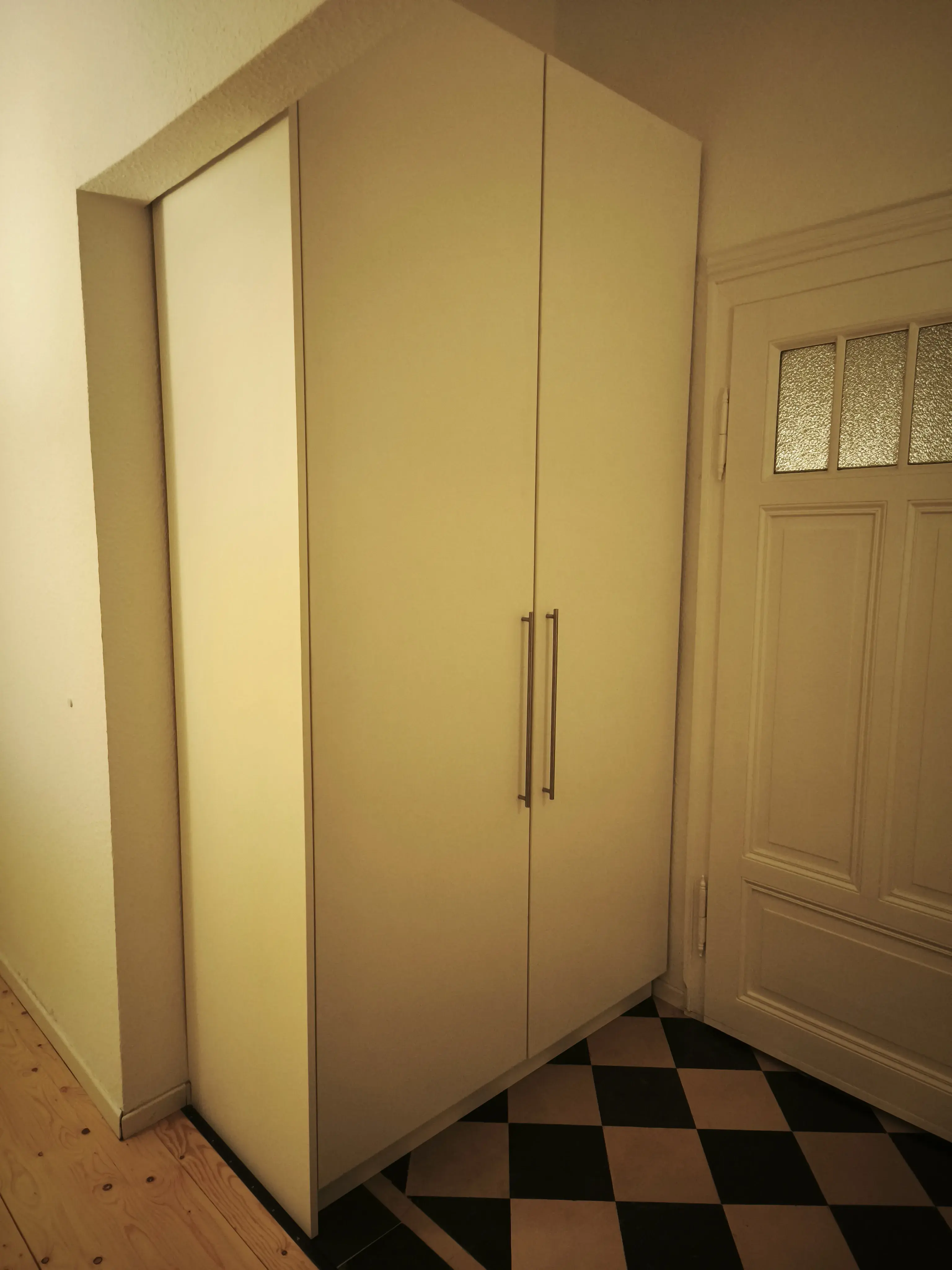 Einbauschrank weiß Altbau