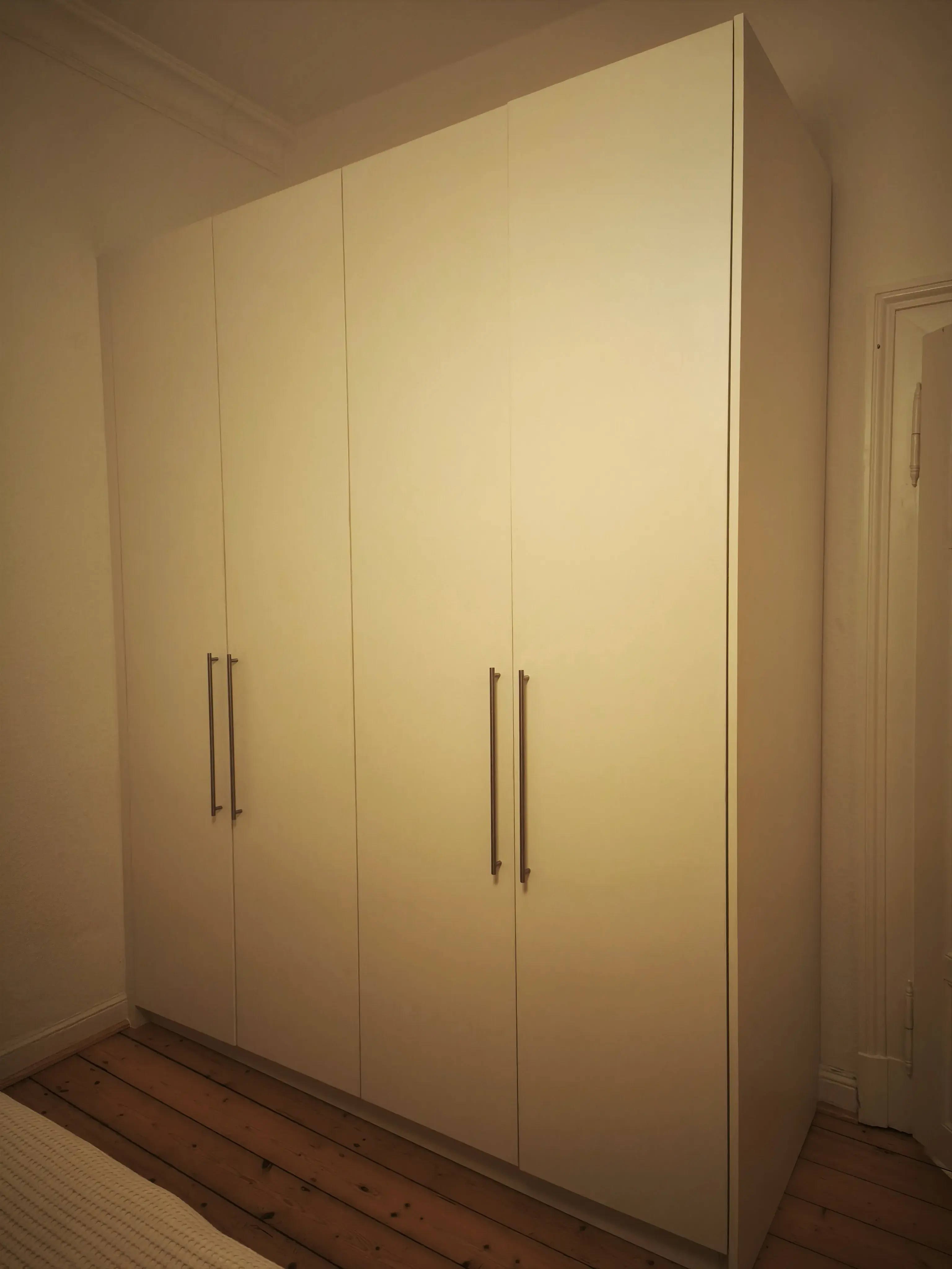 Kleiderschrank Altbau
